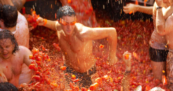 Auf die Plätze, fertig, werfen! La Tomatina, aufgepasst!